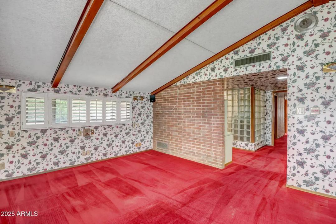 Real Estate Picture 9