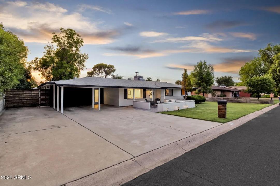 Real Estate Picture 3