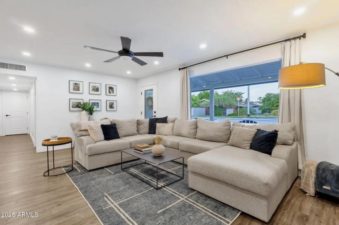 Real Estate Picture 8