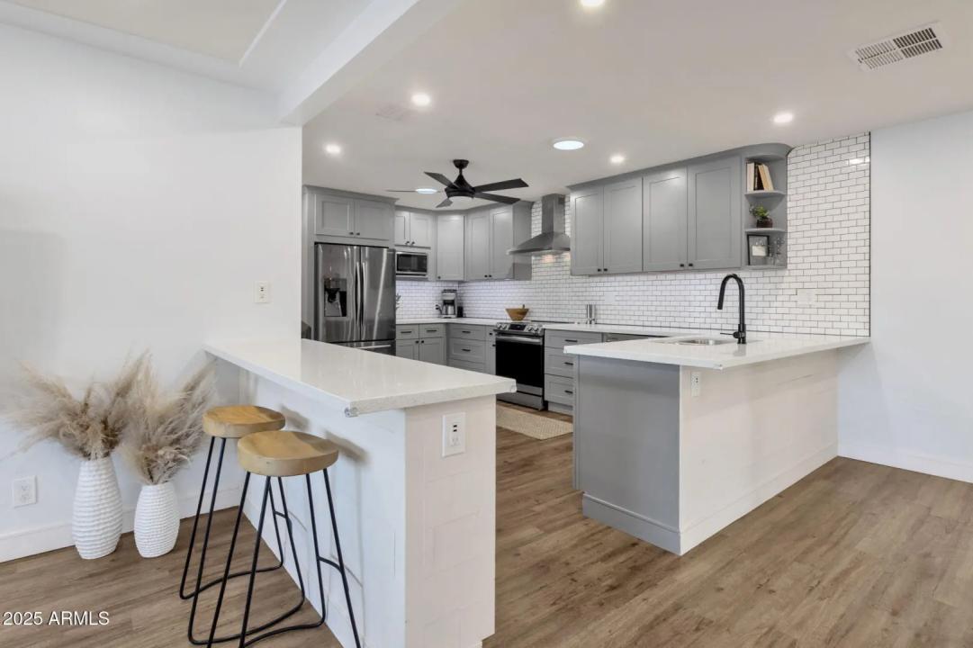 Real Estate Picture 11
