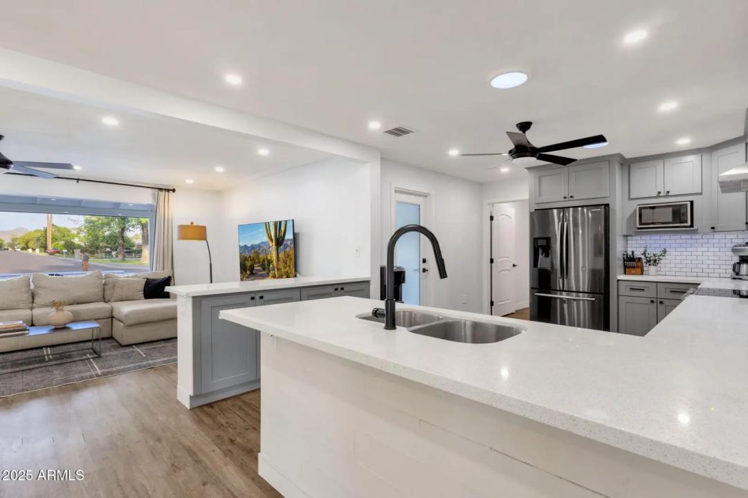 Real Estate Picture 12