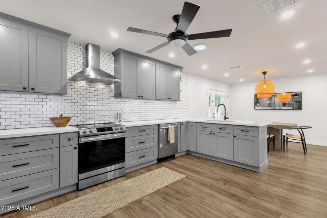 Real Estate Picture 14
