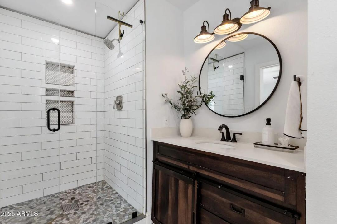 Real Estate Picture 18