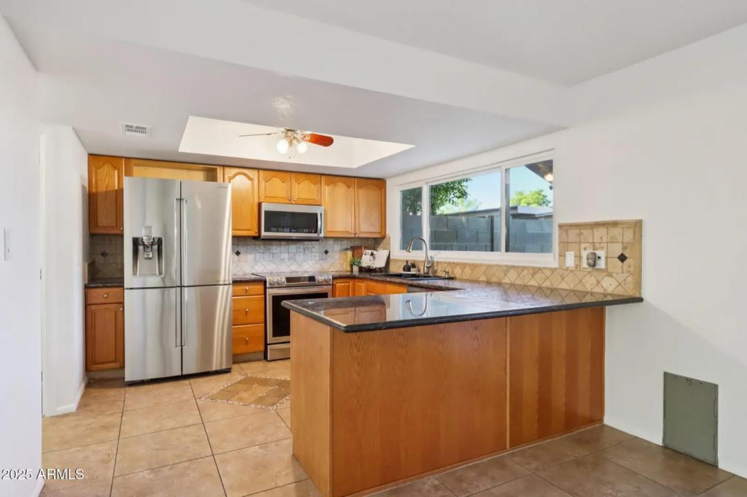 Real Estate Picture 7