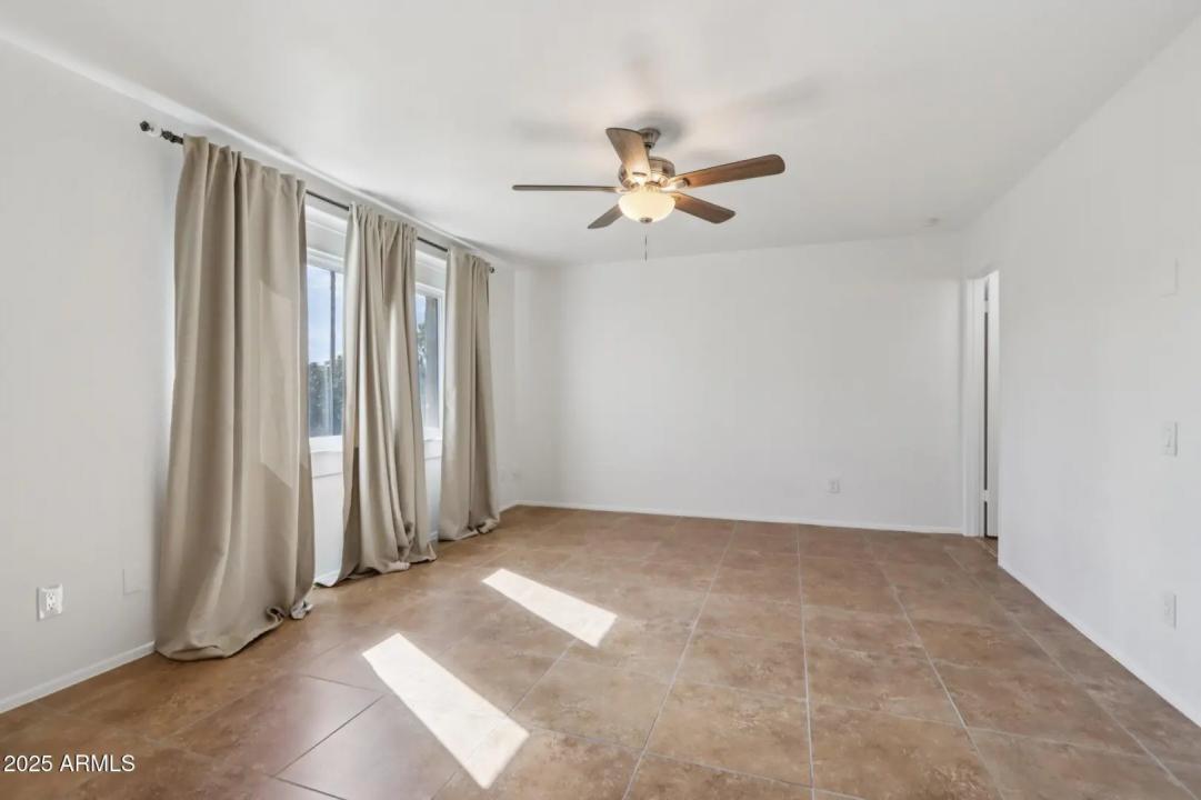Real Estate Picture 12