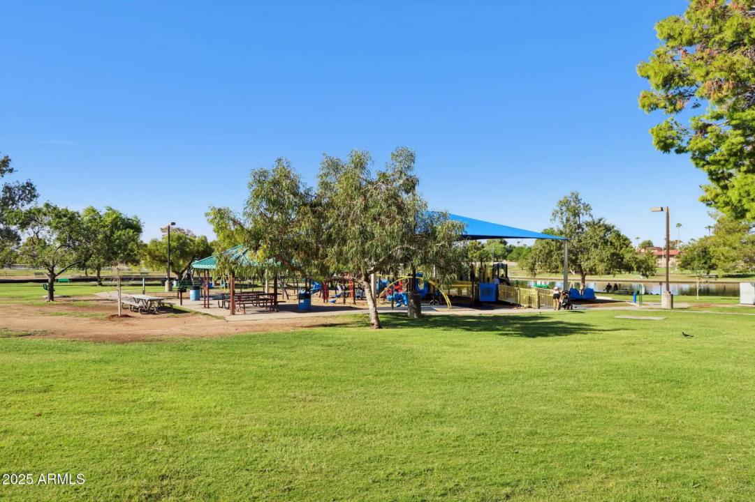 Real Estate Picture 33