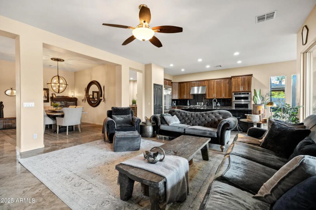 Real Estate Picture 23