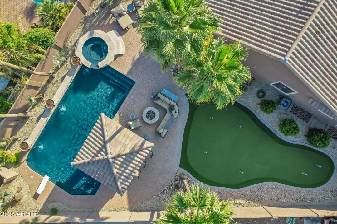 Real Estate Picture 4