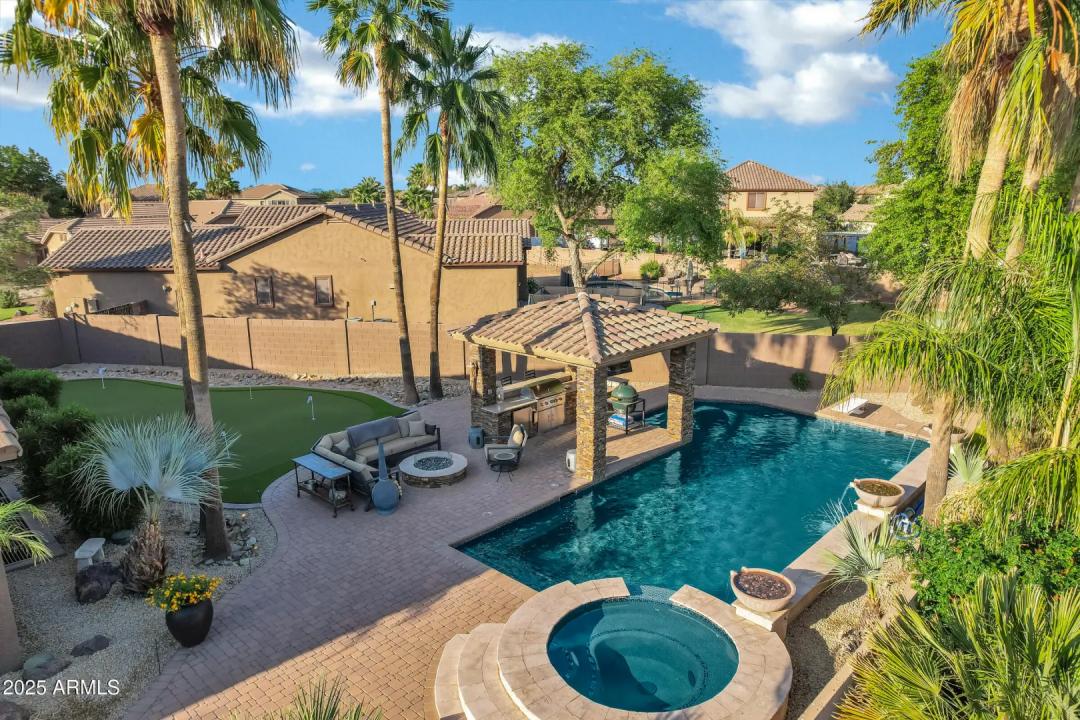 Real Estate Picture 6
