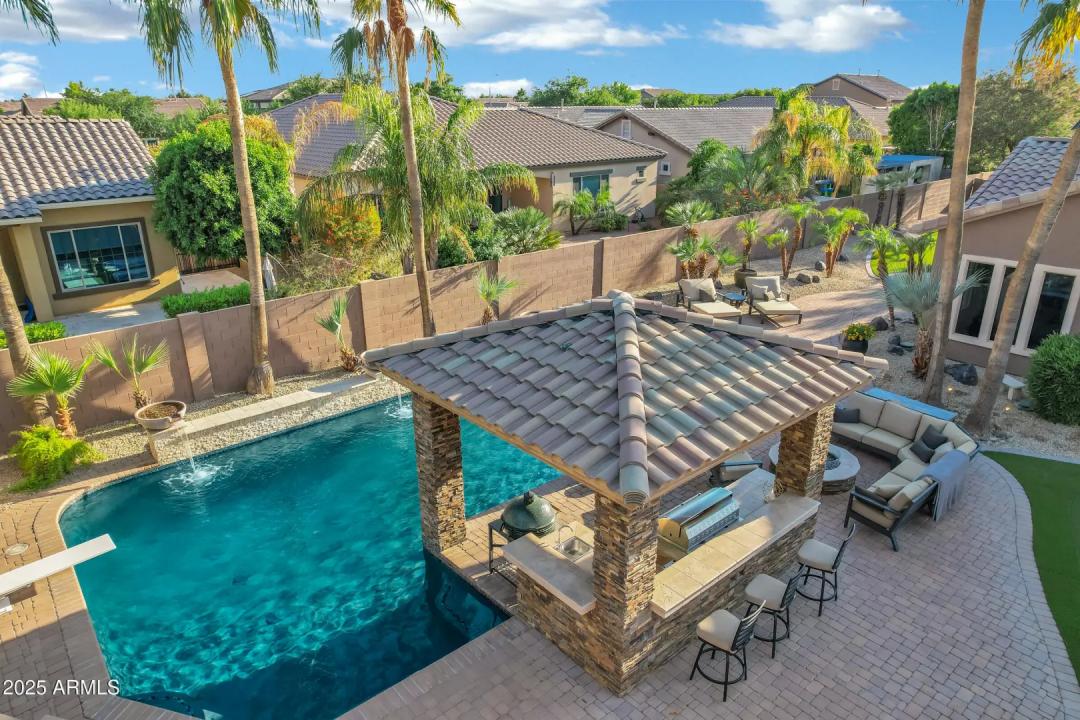 Real Estate Picture 8