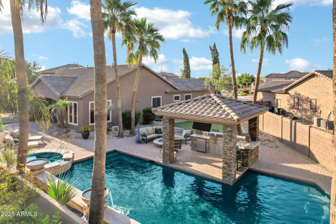 Real Estate Picture 10