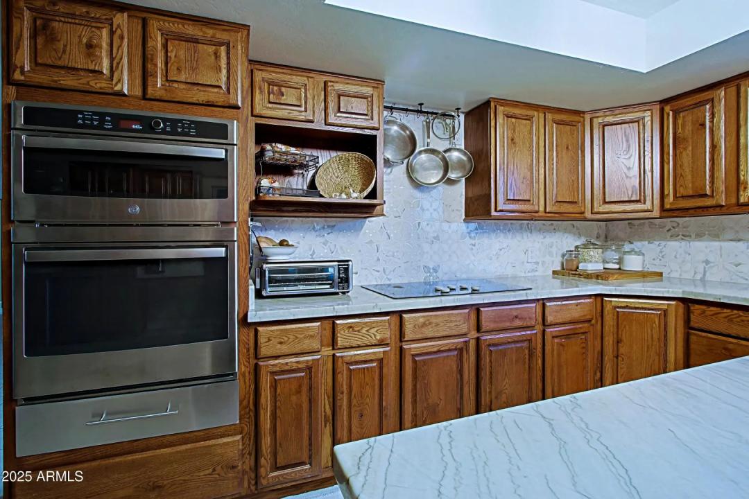 Real Estate Picture 11