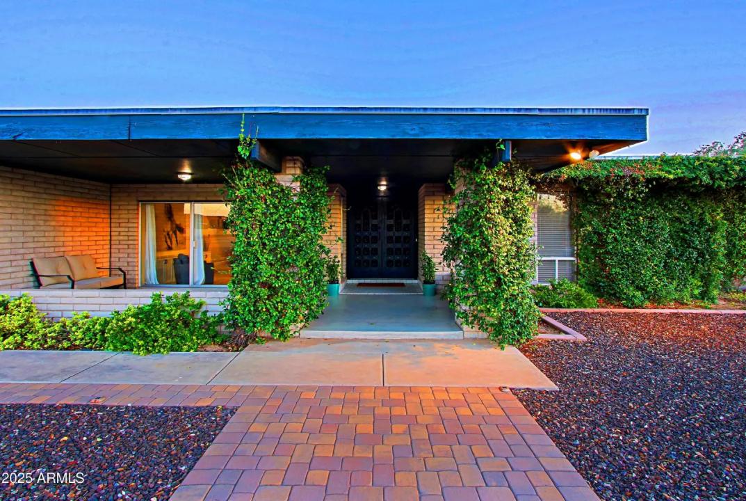 Real Estate Picture 4