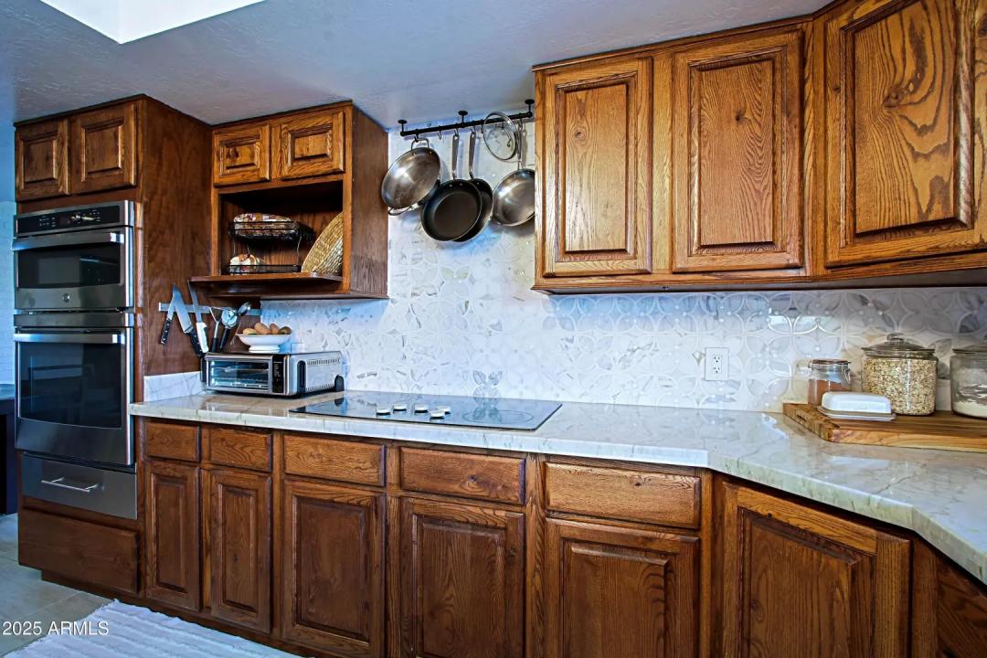 Real Estate Picture 12