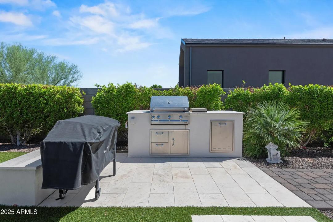 Real Estate Picture 22