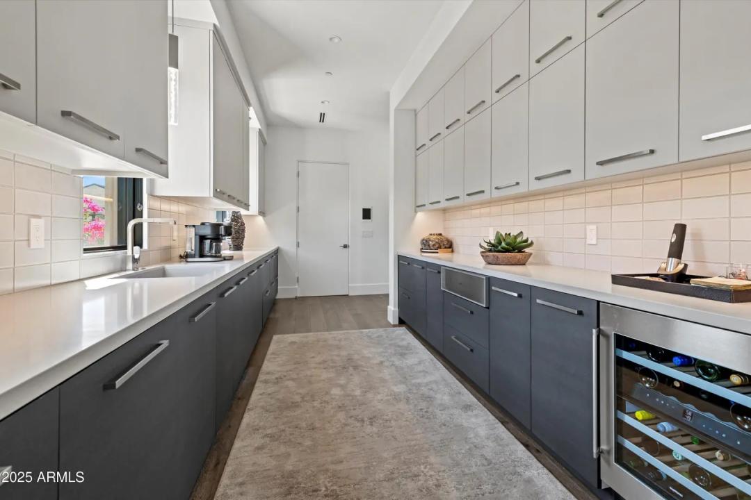 Real Estate Picture 9