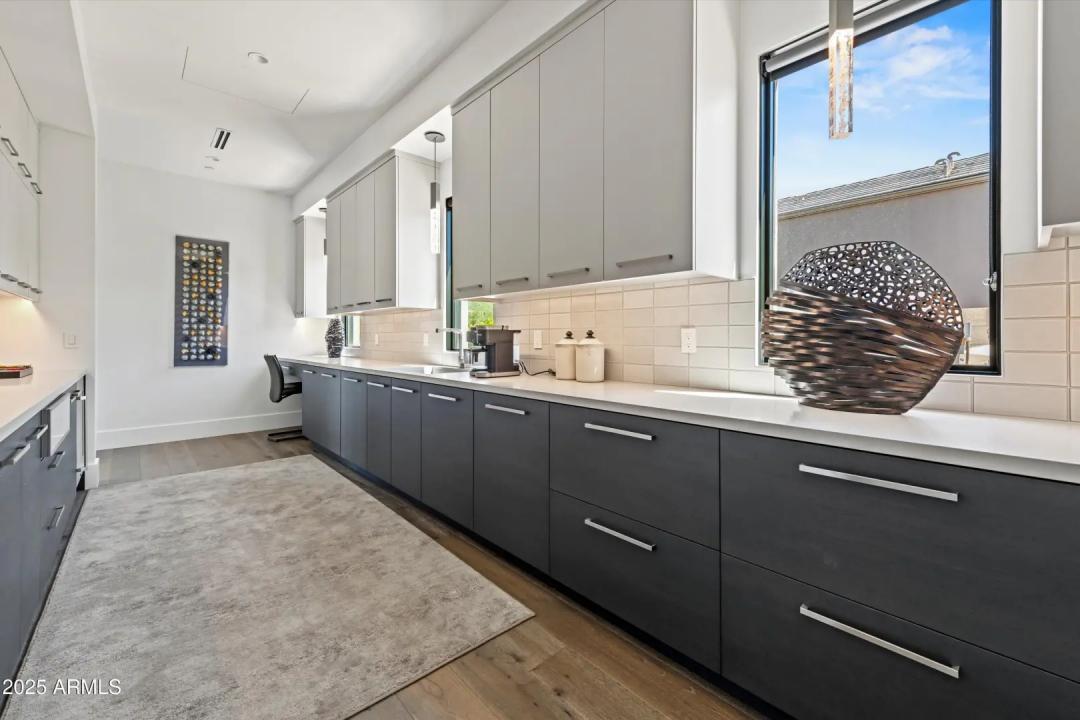Real Estate Picture 10