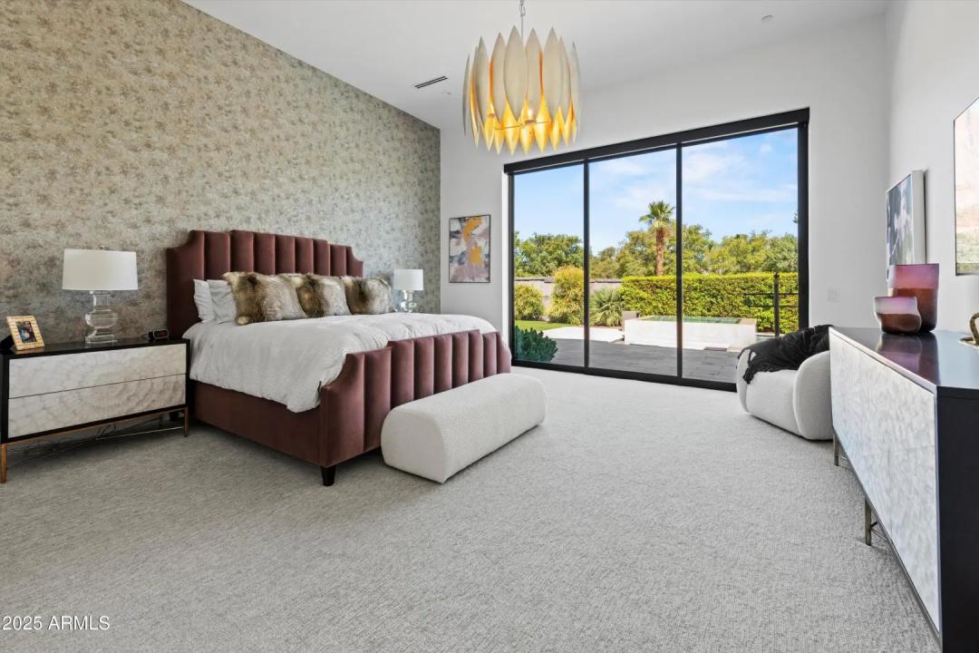 Real Estate Picture 14