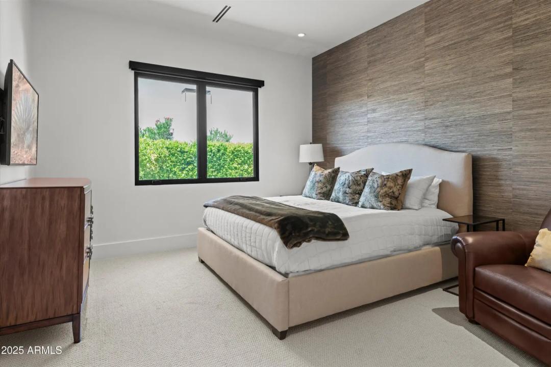 Real Estate Picture 16