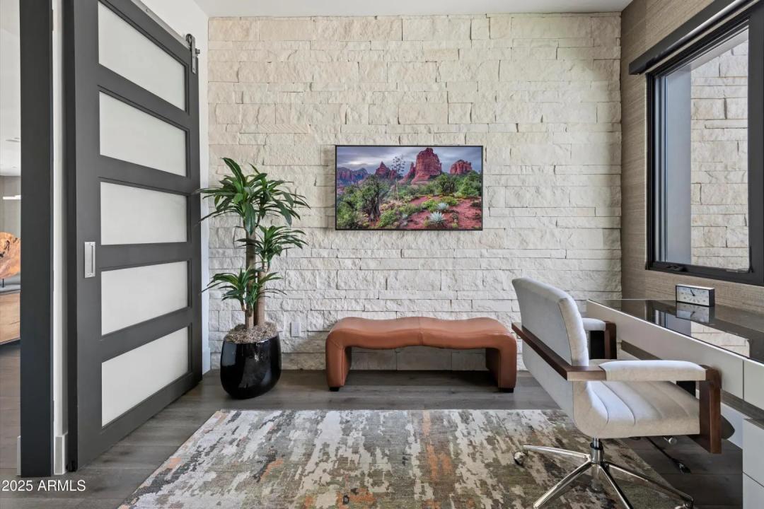 Real Estate Picture 12