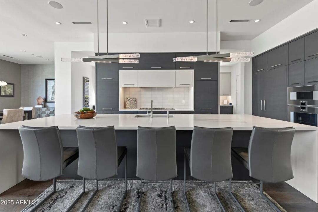 Real Estate Picture 7