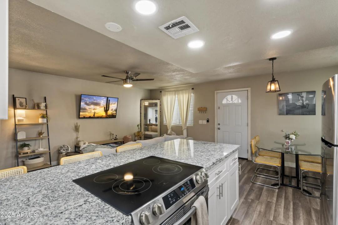 Real Estate Picture 5