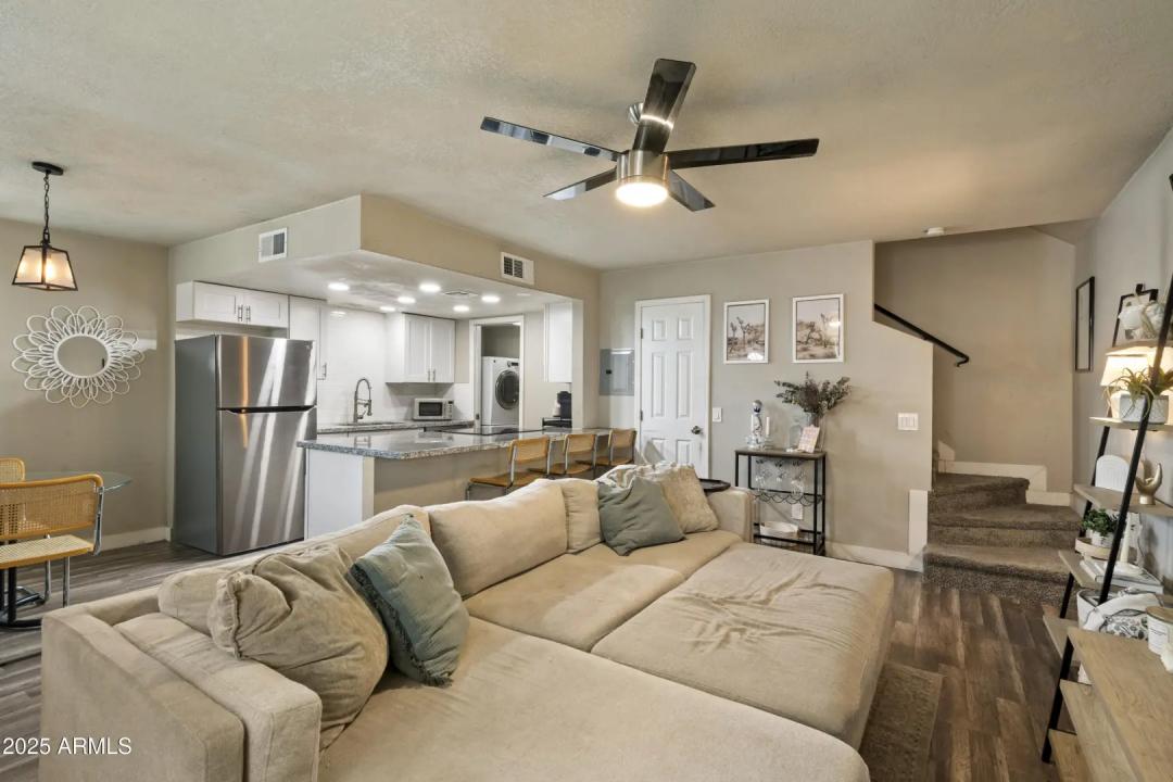 Real Estate Picture 9