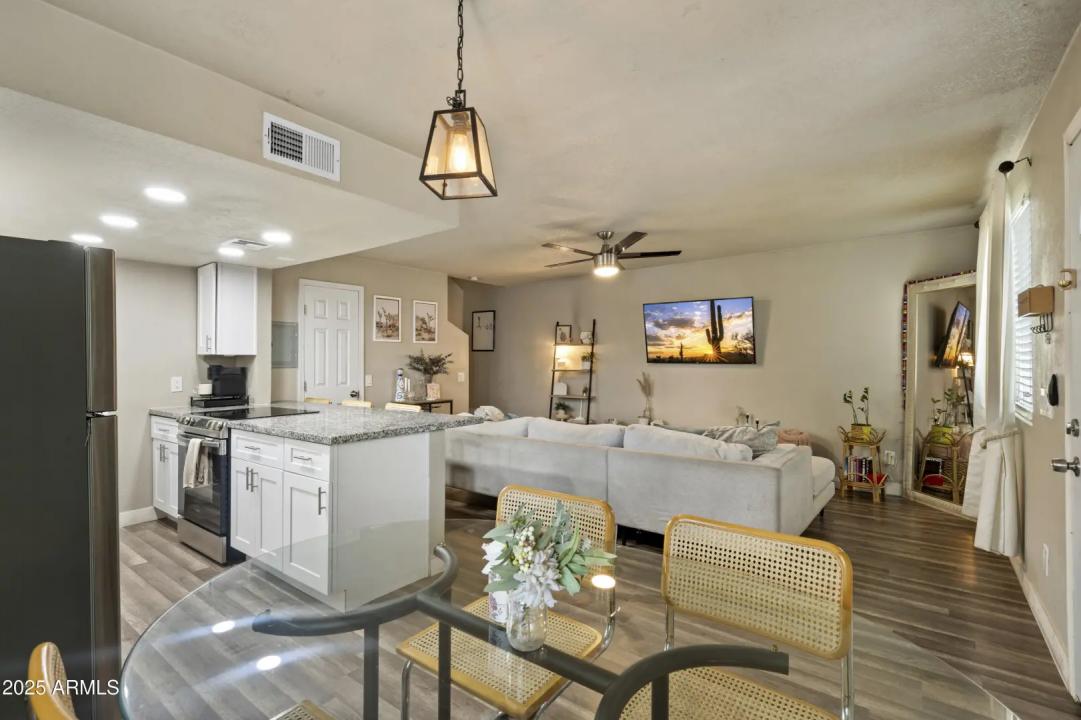 Real Estate Picture 10