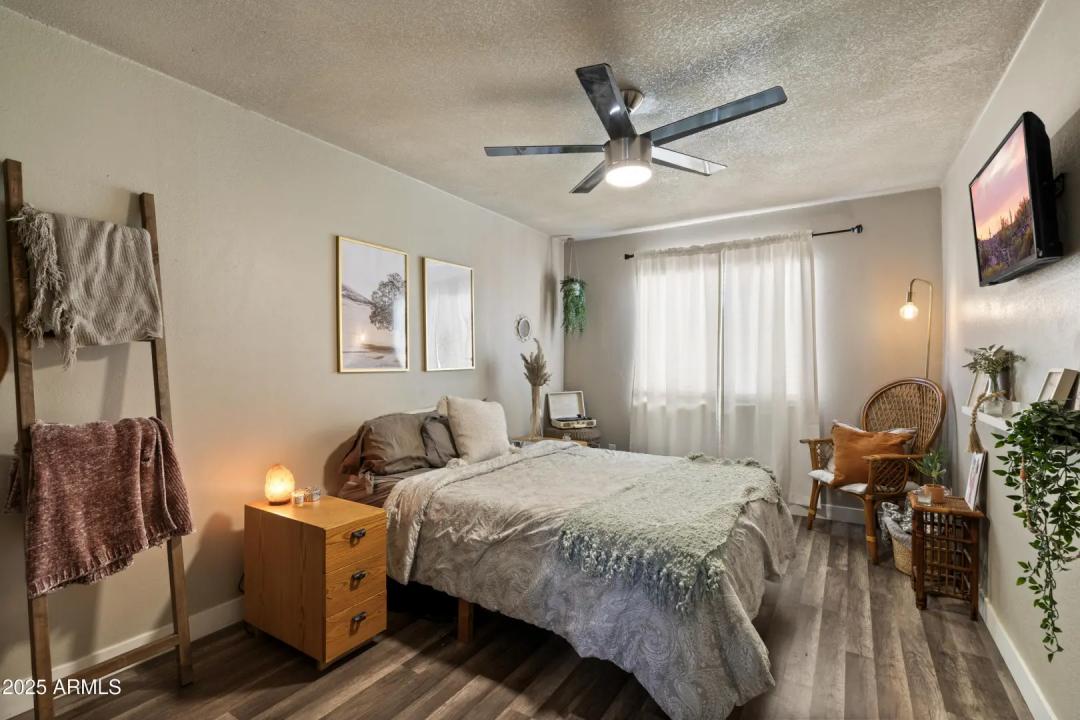 Real Estate Picture 11