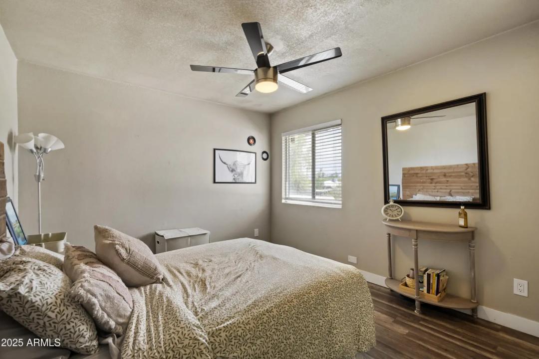 Real Estate Picture 12