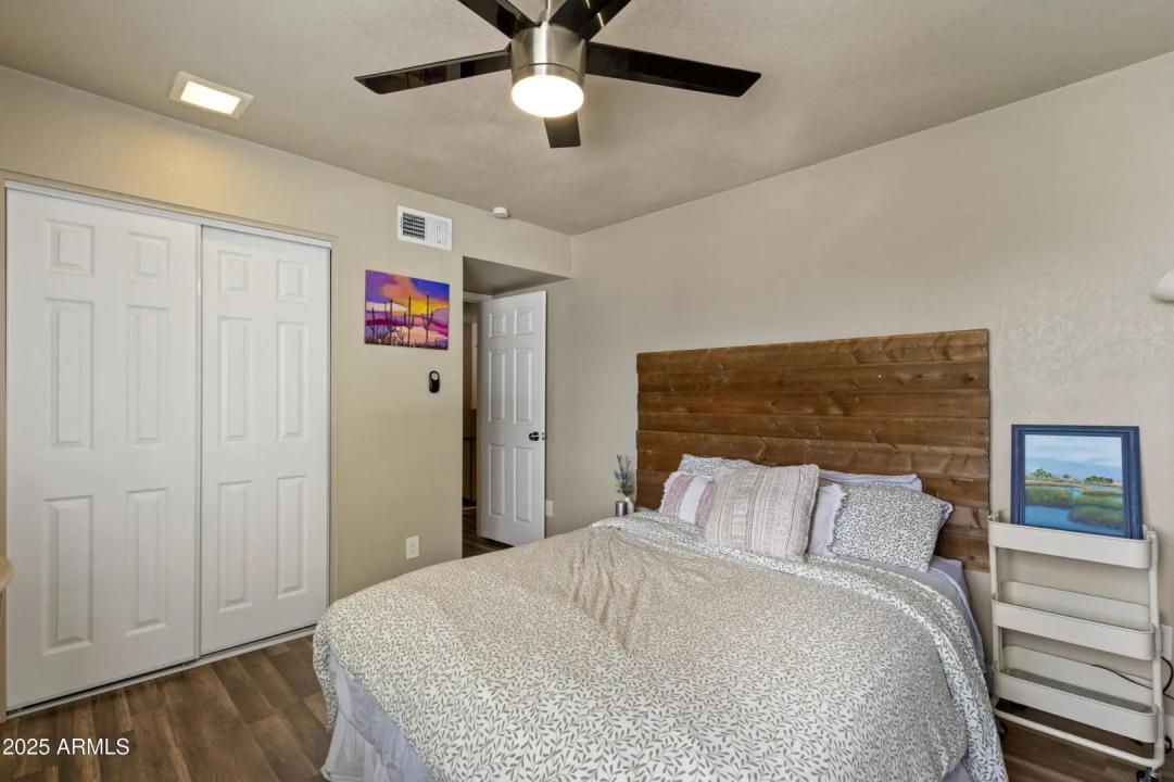 Real Estate Picture 14