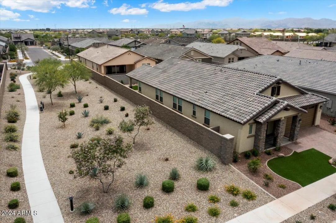 Real Estate Picture 5