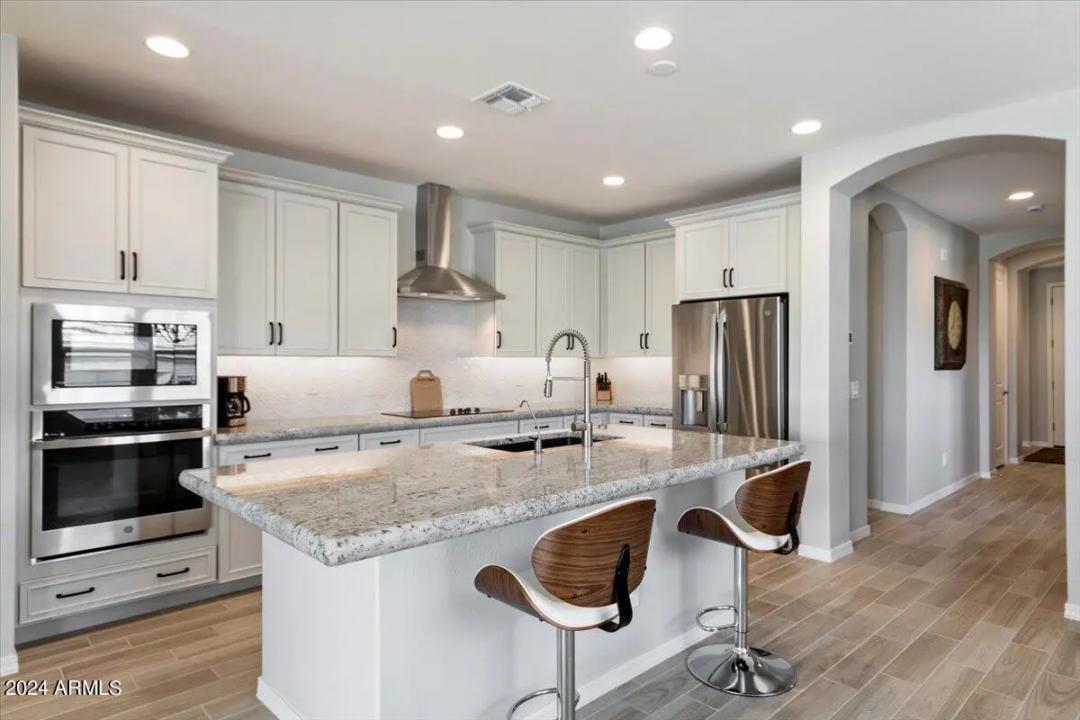 Real Estate Picture 7