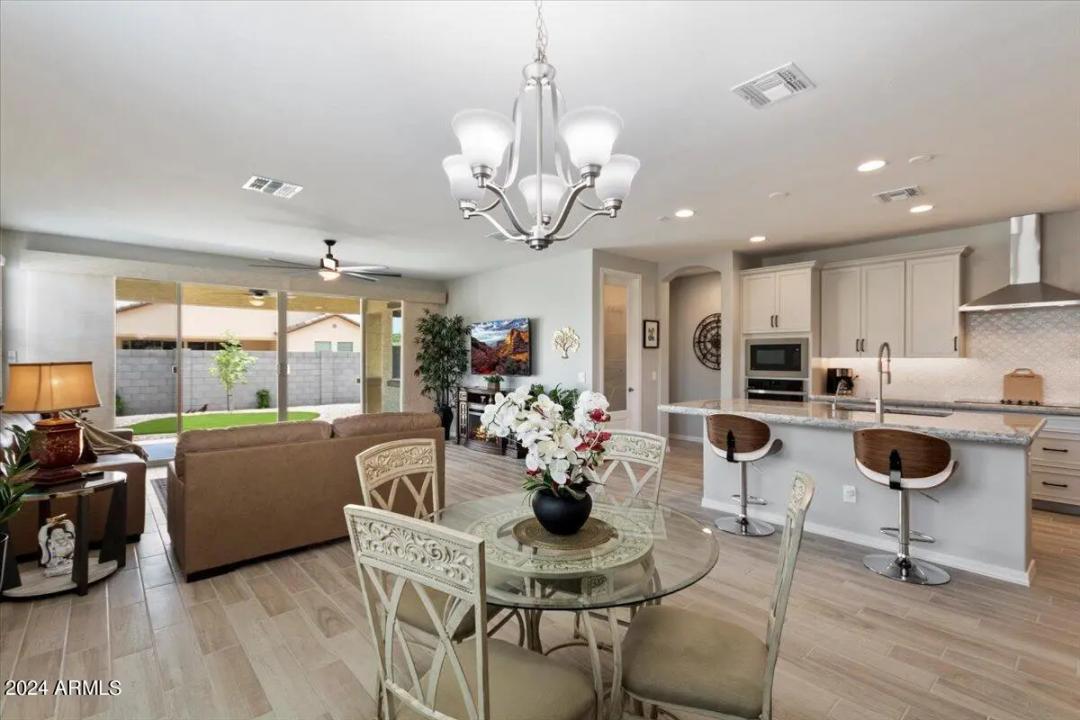 Real Estate Picture 10