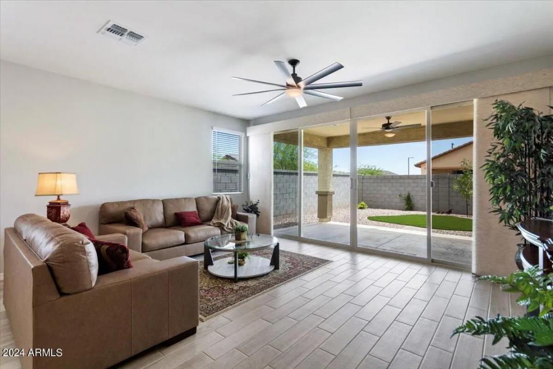 Real Estate Picture 11