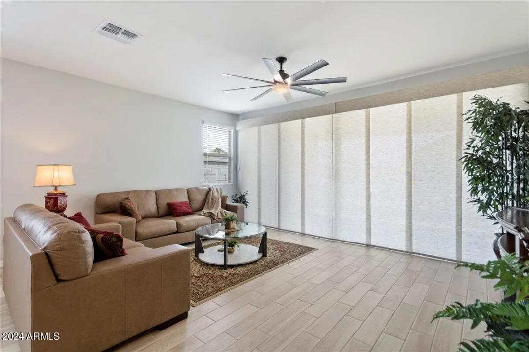 Real Estate Picture 12