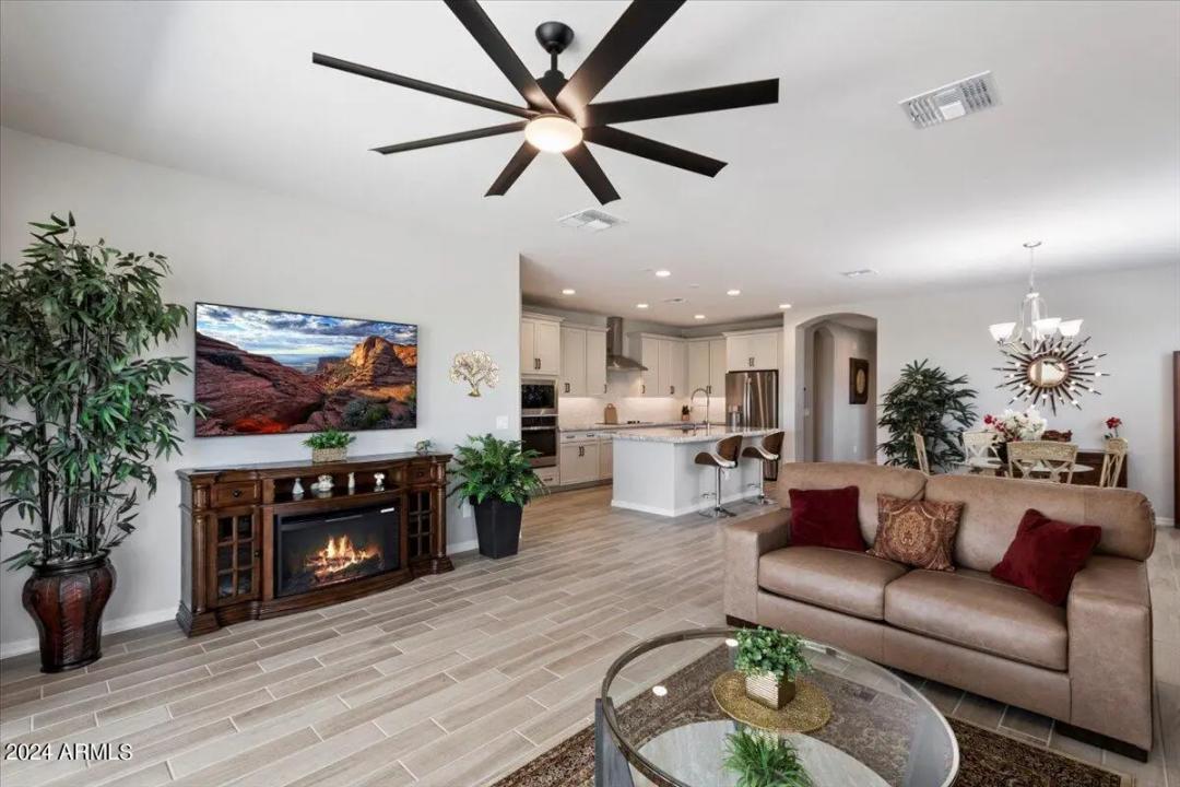 Real Estate Picture 13