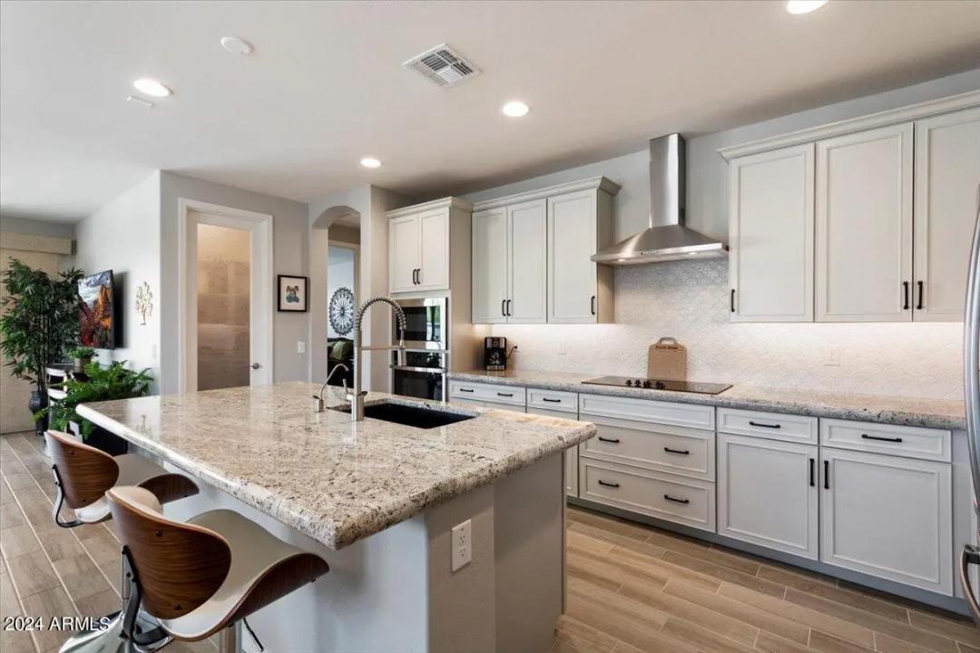 Real Estate Picture 15