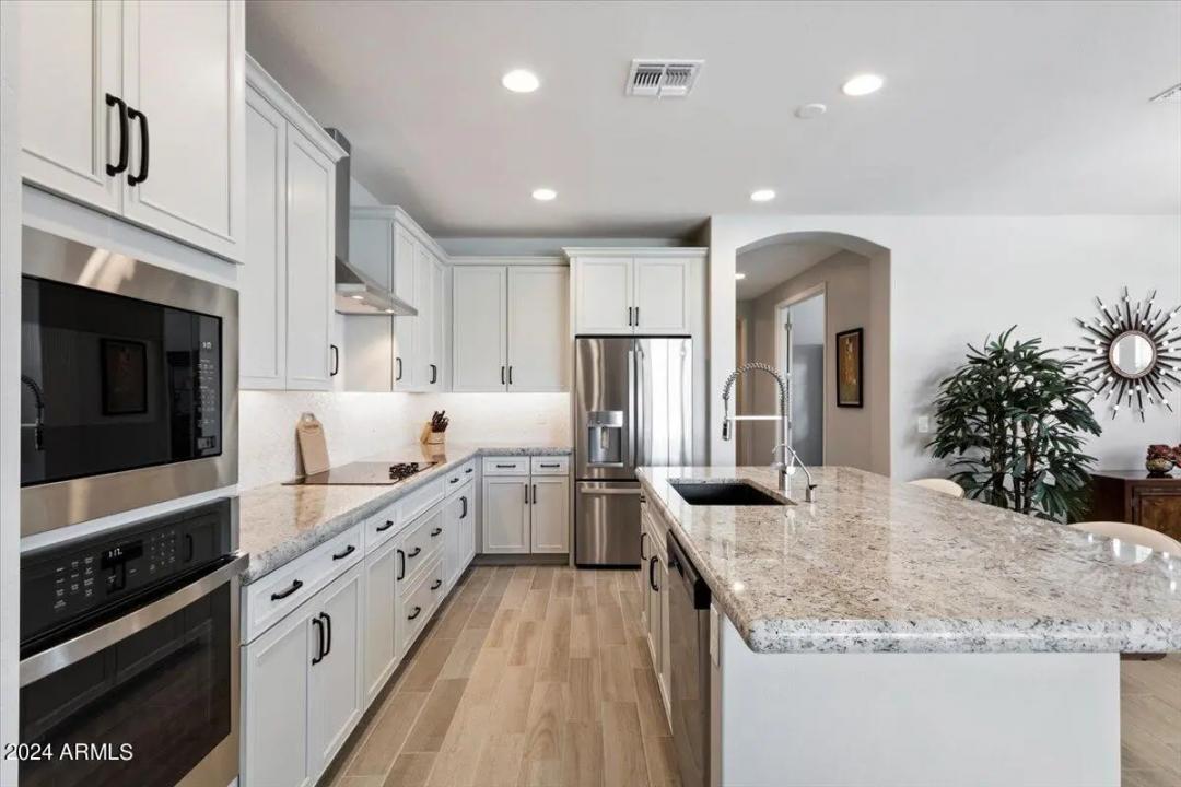 Real Estate Picture 16