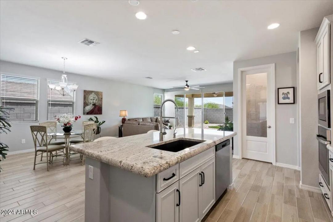 Real Estate Picture 17
