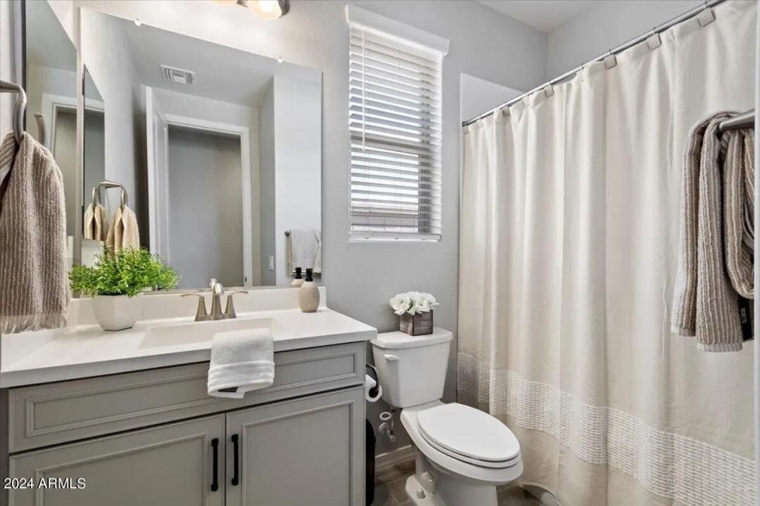 Real Estate Picture 23
