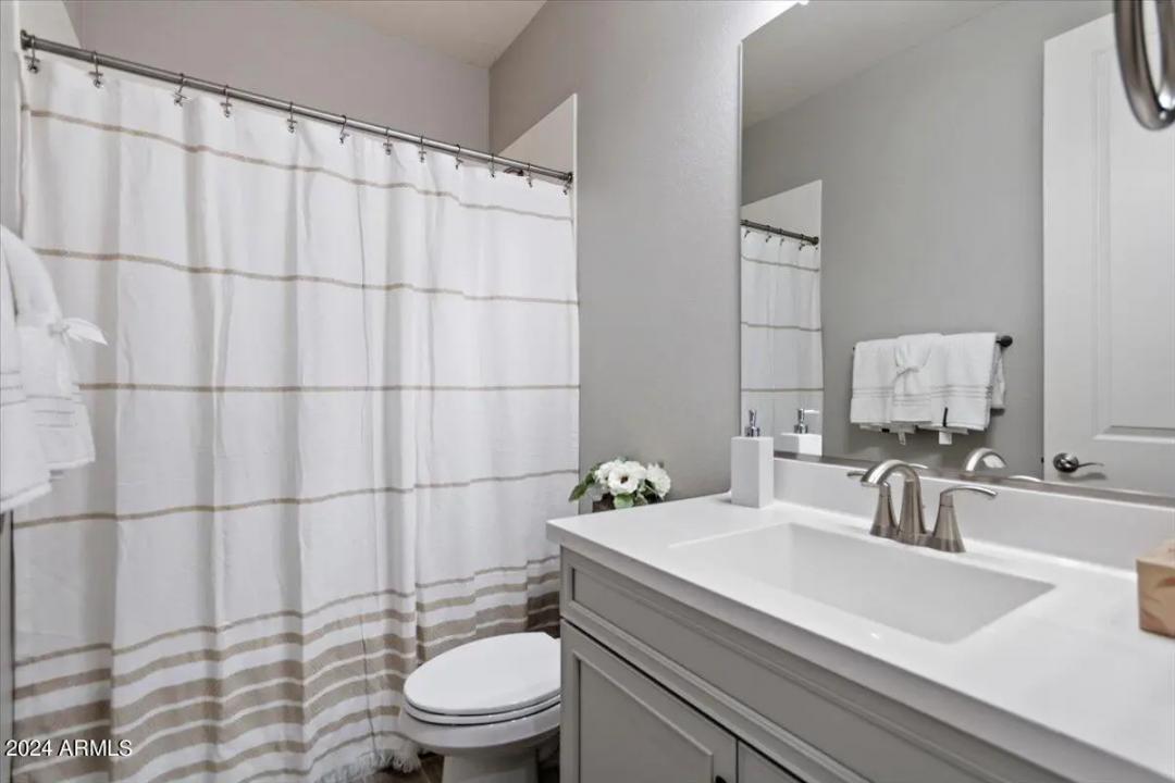 Real Estate Picture 24