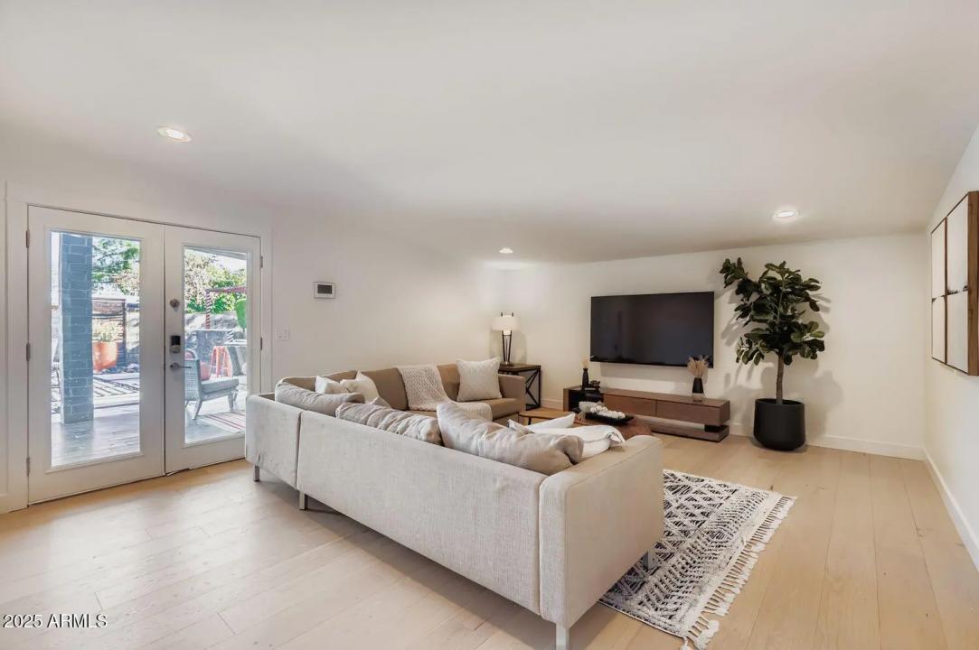 Real Estate Picture 9