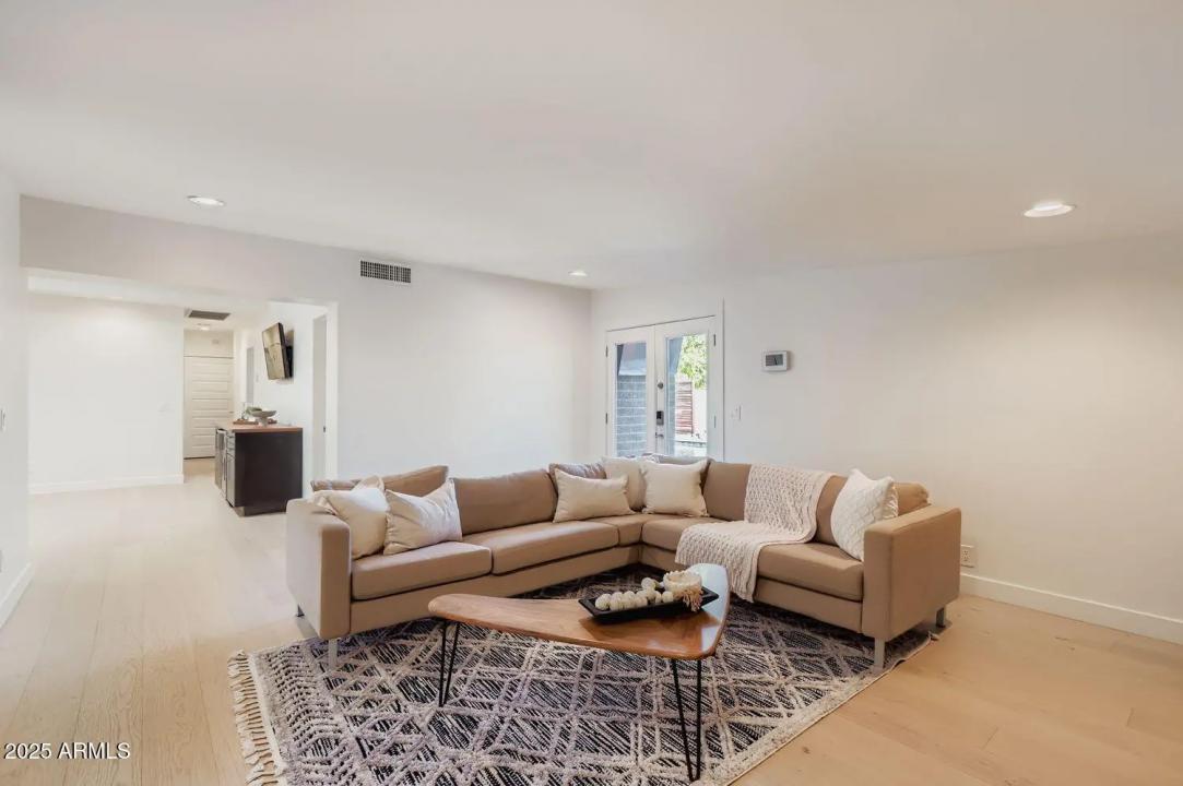 Real Estate Picture 10