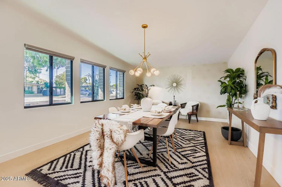 Real Estate Picture 3