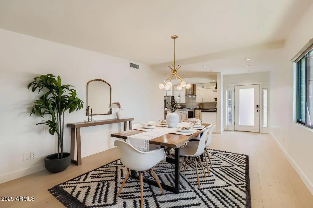 Real Estate Picture 4