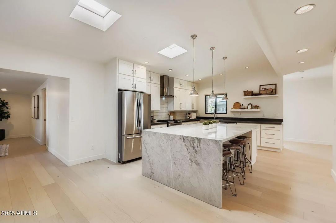 Real Estate Picture 5