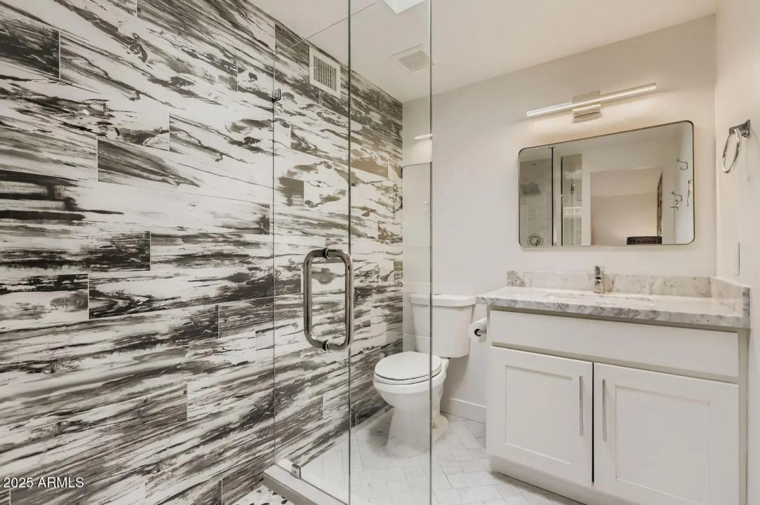 Real Estate Picture 14