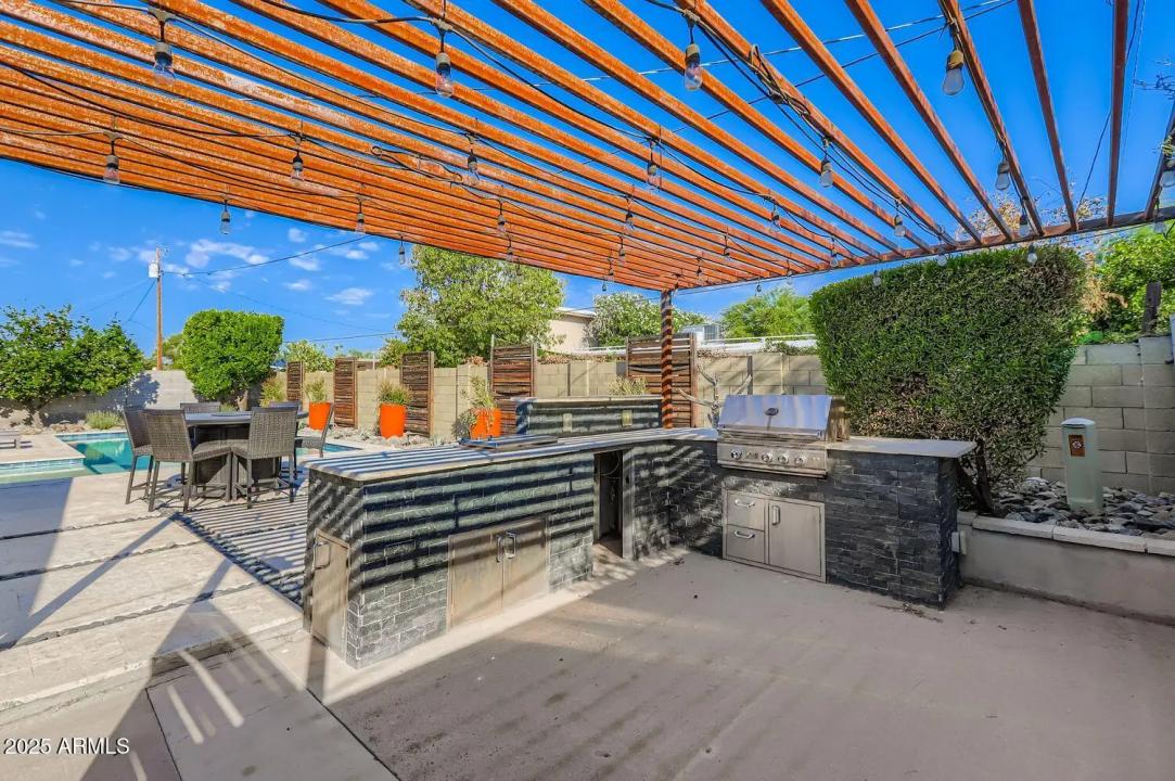 Real Estate Picture 23