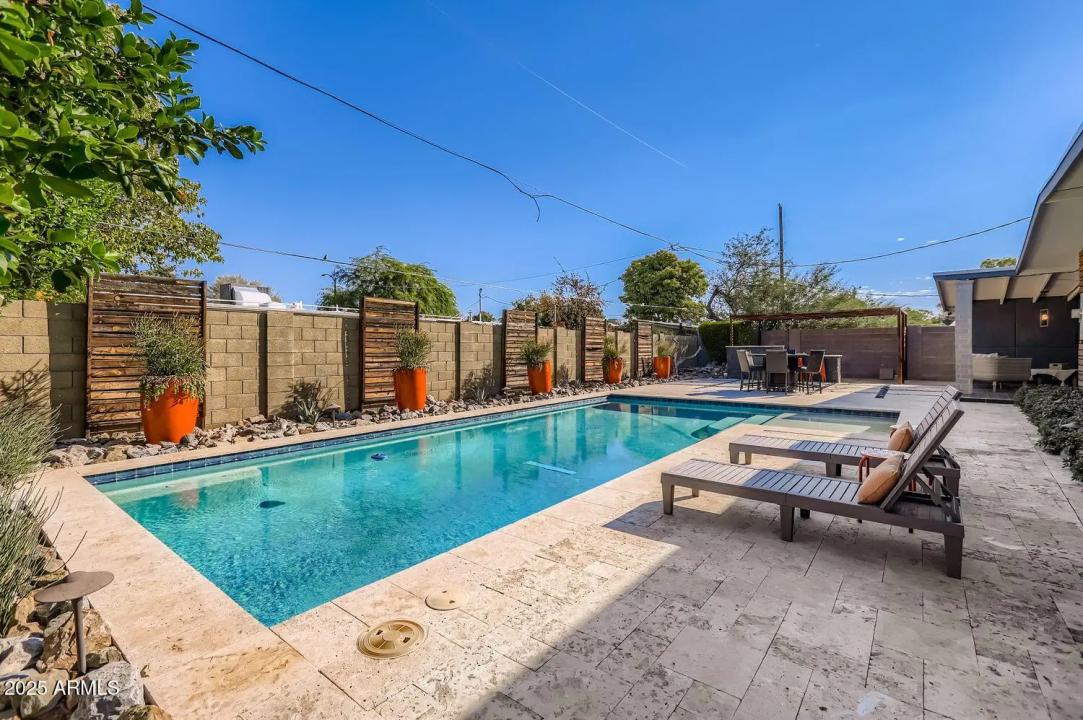 Real Estate Picture 24